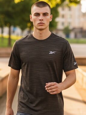 Reebok Men’s Brown Heathered Short Sleeve Tee
